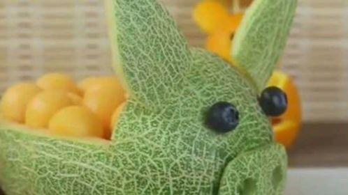 怎么给婴儿吃哈密瓜视频,轻松学会给宝贝添加美味营养