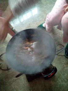 火锅吃瓜的做法视频,一锅热辣，一瓜解暑，美味与清凉的完美融合