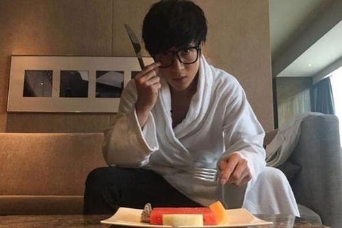 薛之谦唱的吃瓜视频,揭秘娱乐圈背后的秘密与真相